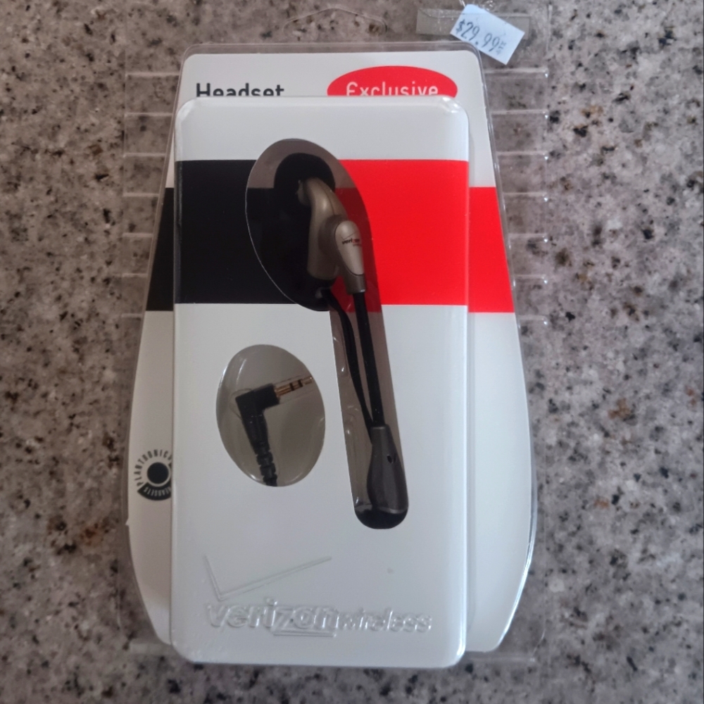 Silver Wired Headset from Verizon